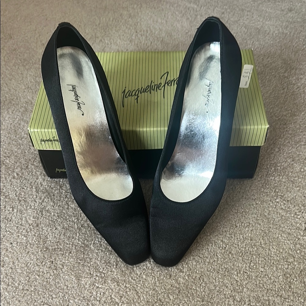 Jacqueline Ferrar Black Satin Heels Classic Pumps